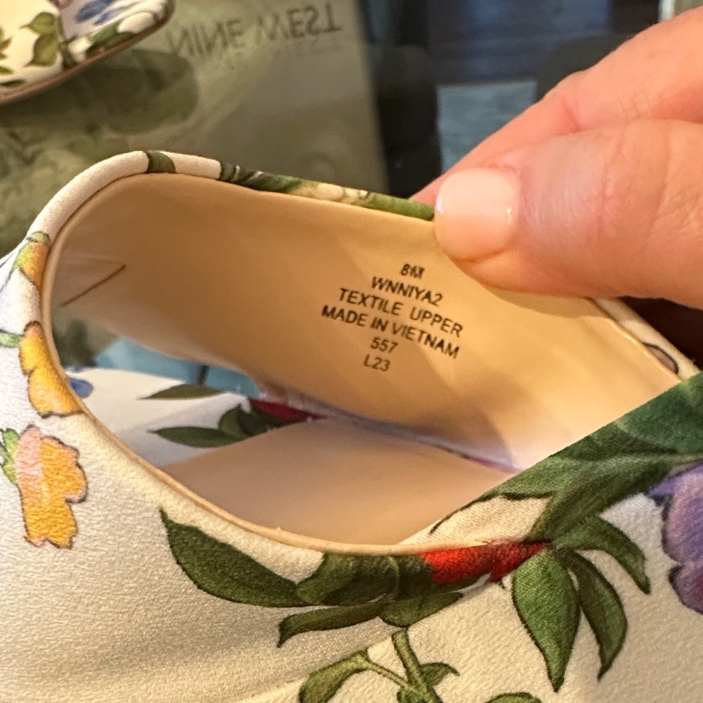 $95 Nine West Floral Wedge Sandals - Red and Green Sz 8 New In Box - Picture 12 of 16